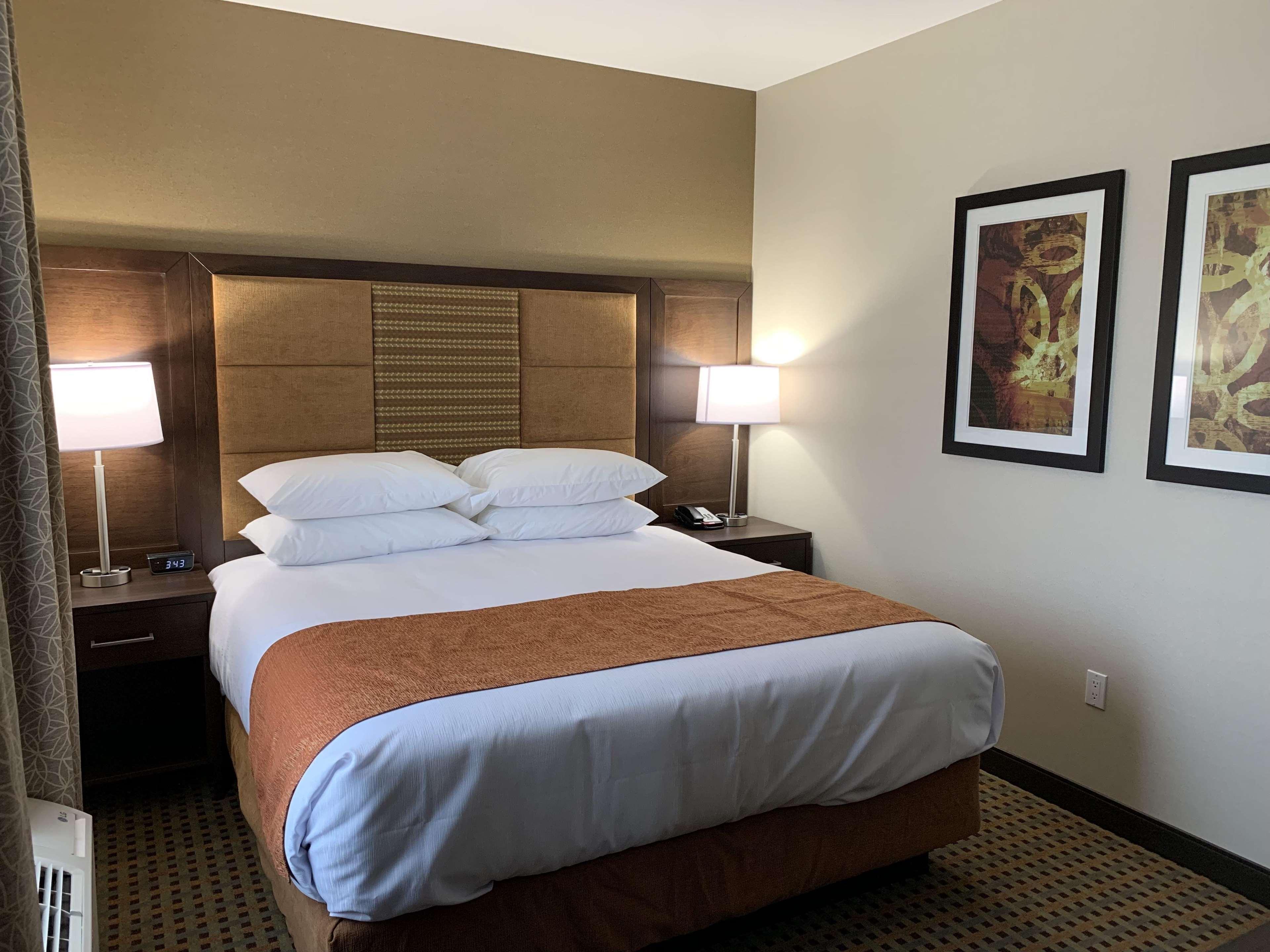 Best Western Plus Riviera Menlo Park Exterior photo