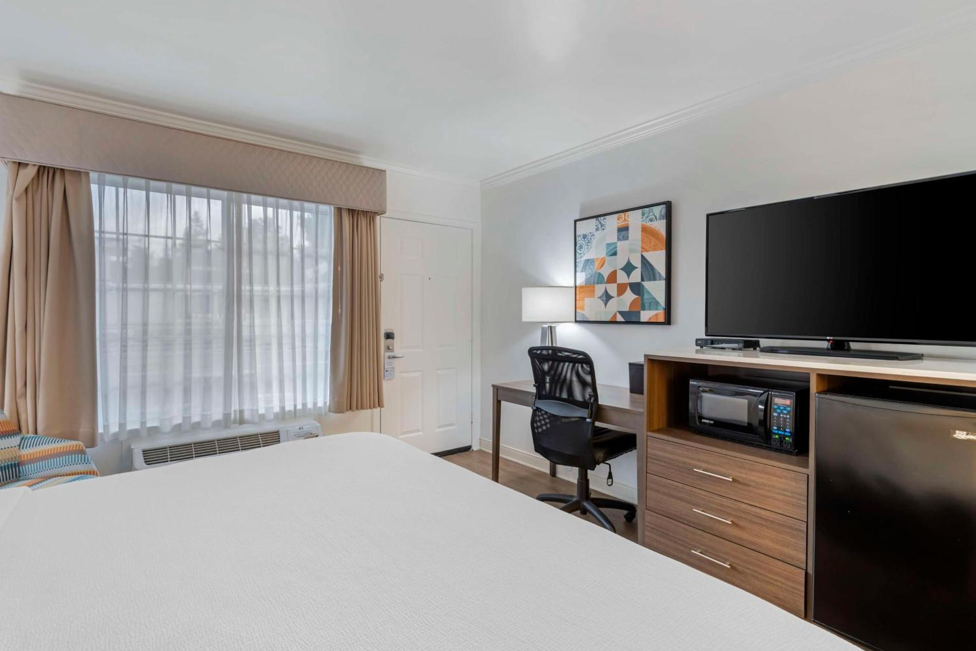 Best Western Plus Riviera Menlo Park Exterior photo